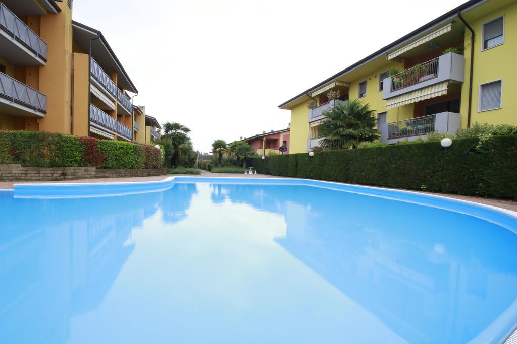 Luminoso Trilocale Con Piscina E Giardino Privato Apartamento Desenzano del Garda Exterior foto