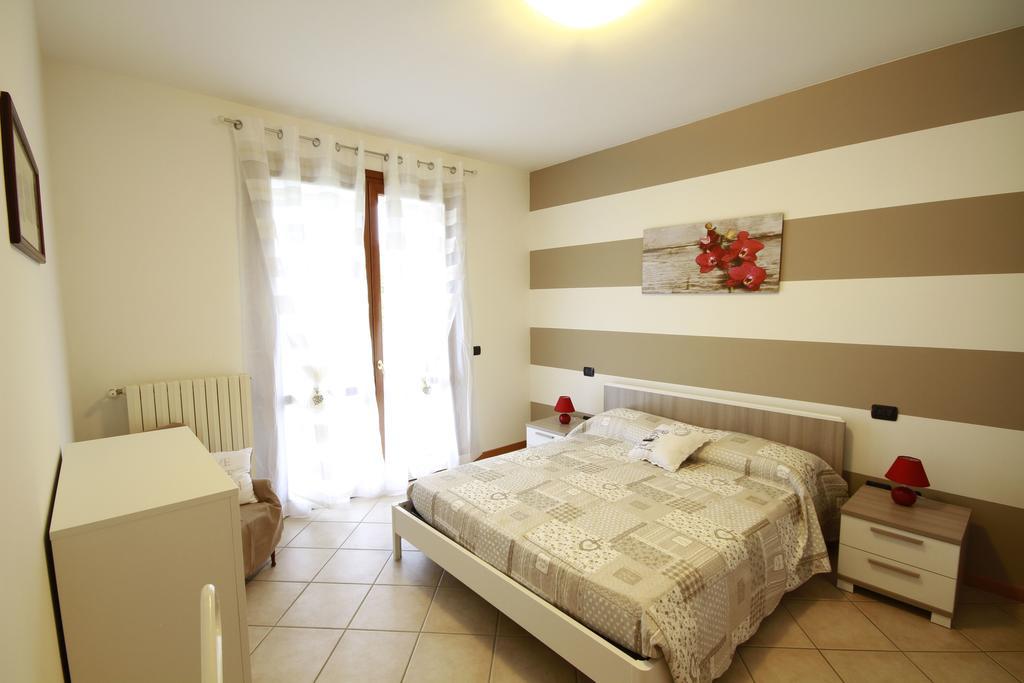 Luminoso Trilocale Con Piscina E Giardino Privato Apartamento Desenzano del Garda Exterior foto