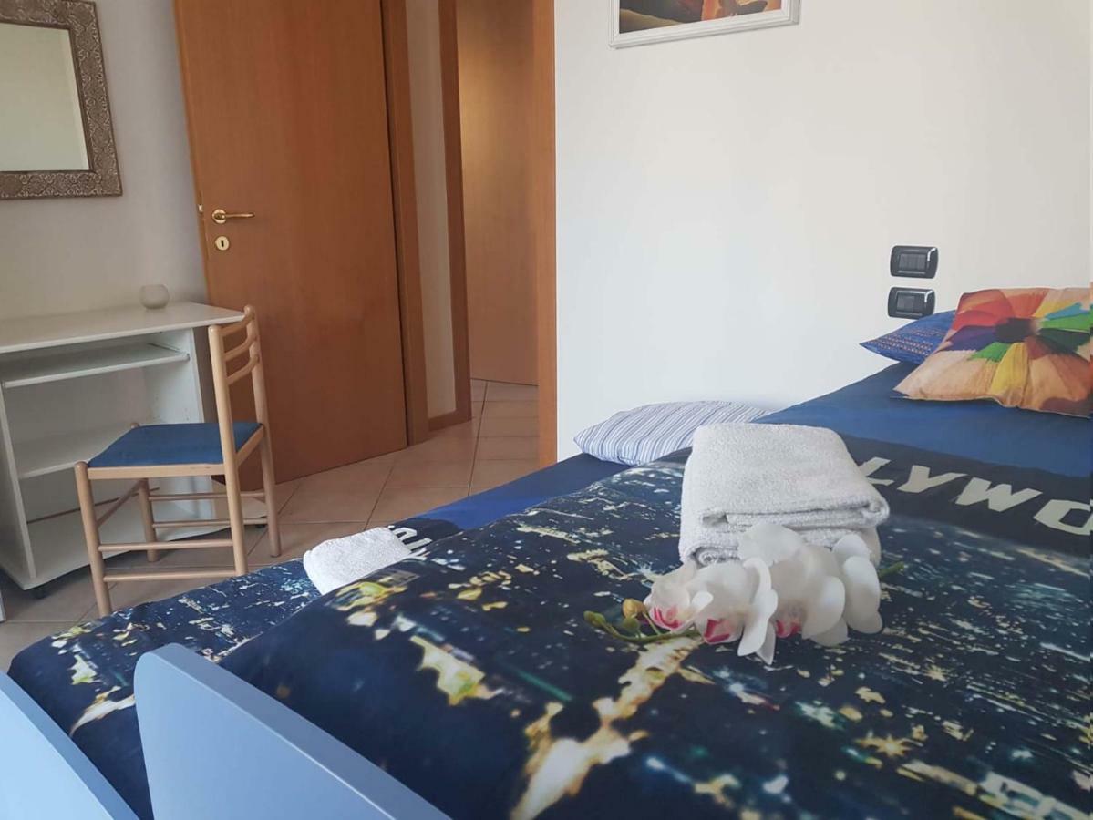 Luminoso Trilocale Con Piscina E Giardino Privato Apartamento Desenzano del Garda Exterior foto