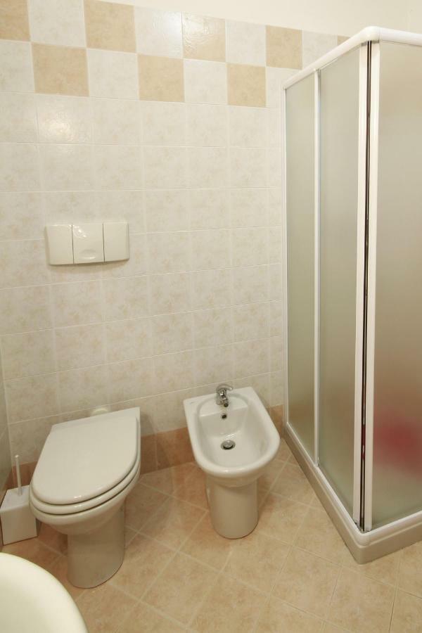 Luminoso Trilocale Con Piscina E Giardino Privato Apartamento Desenzano del Garda Exterior foto