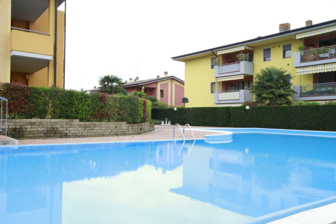 Luminoso Trilocale Con Piscina E Giardino Privato Apartamento Desenzano del Garda Exterior foto